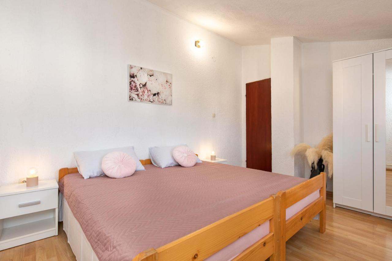 אומיסאליי Apartman Umpa מראה חיצוני תמונה